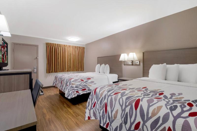Deluxe Room with Two Queen Beds Smoke Free image 3