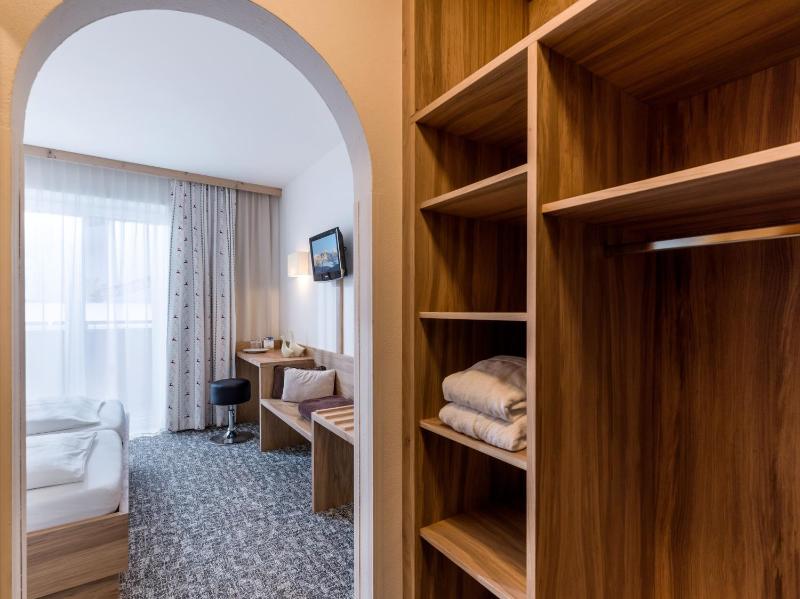 Deluxe Room image 1