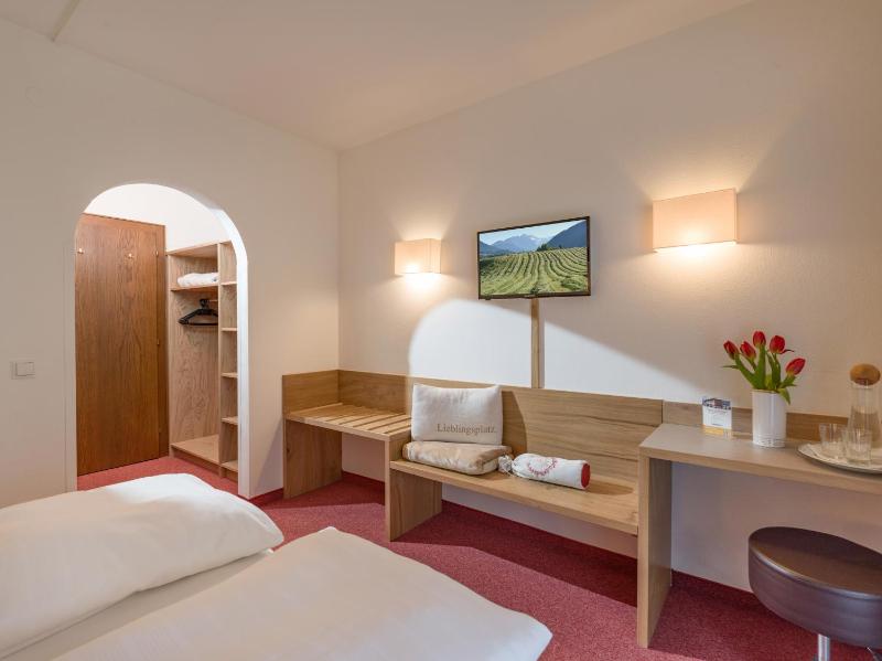 Deluxe Room image 4