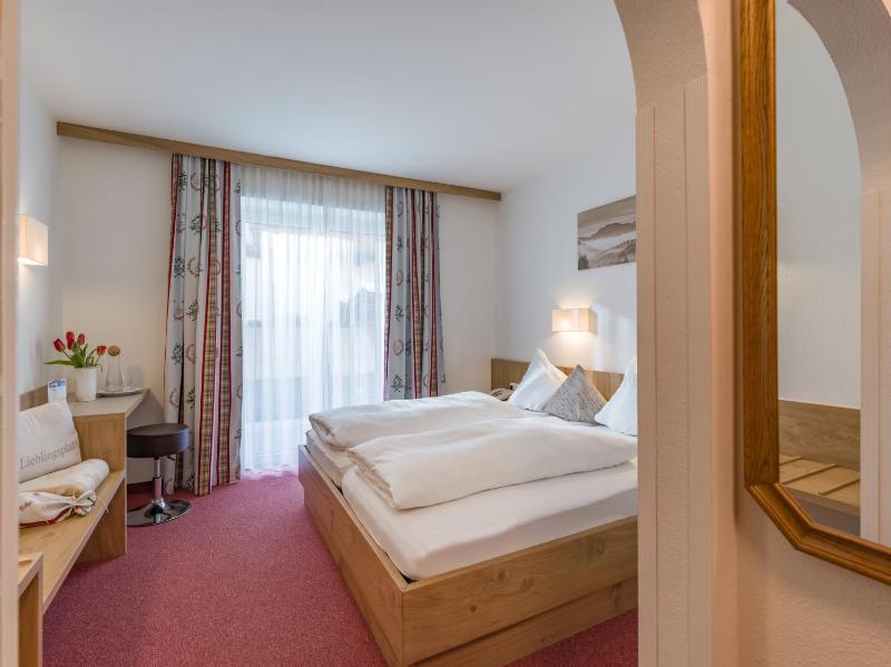 Deluxe Room image 2