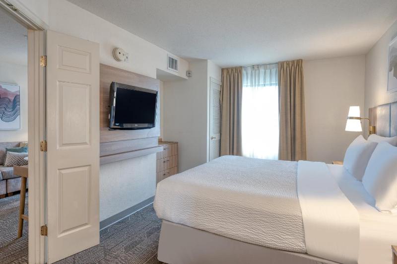 One-Bedroom King Suite image 3