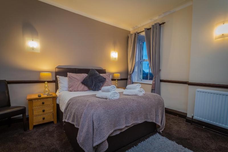 Traditional Double Room image 4