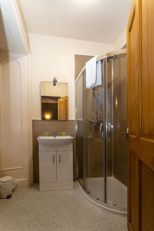 Traditional Double Room image 3