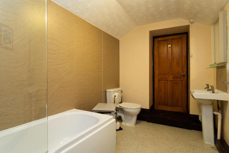 Standard Twin Room image 2