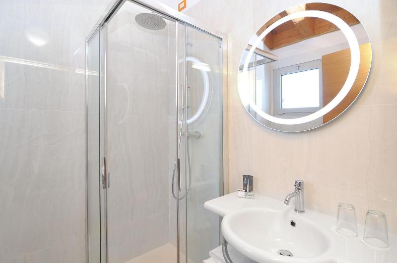Double or Twin Room with Balcony image 4