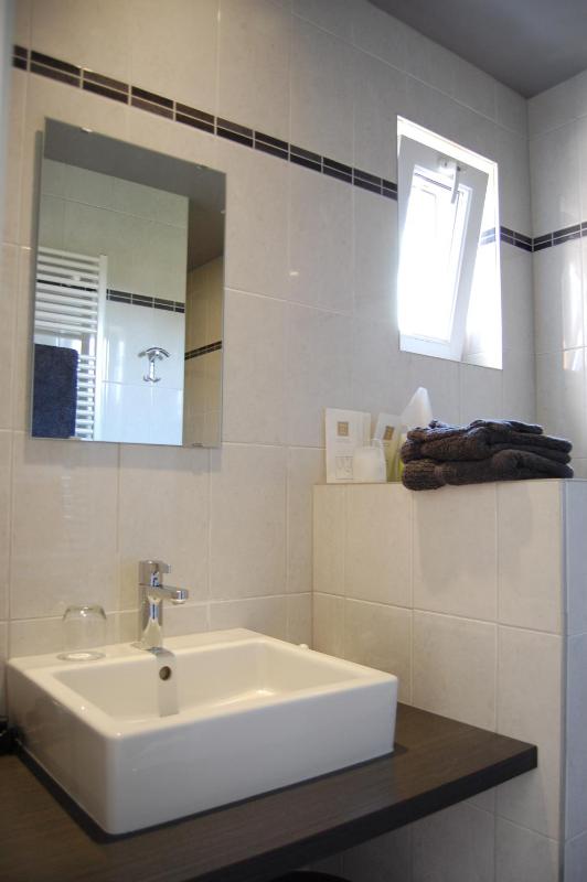 Twin Room with Terrace image 4