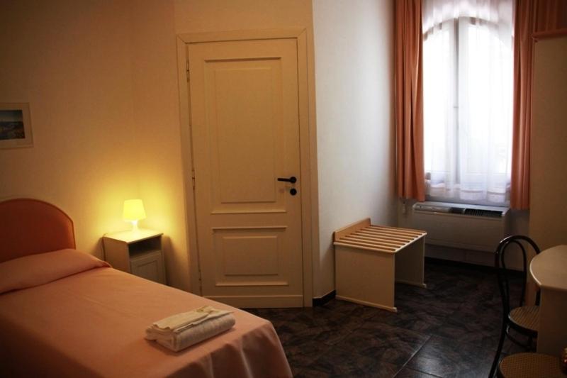 Standard Double Room image 2