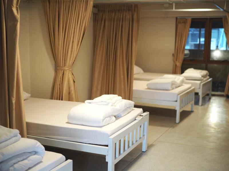 Bed in 4-Bed Mixed Dormitory Room image 3