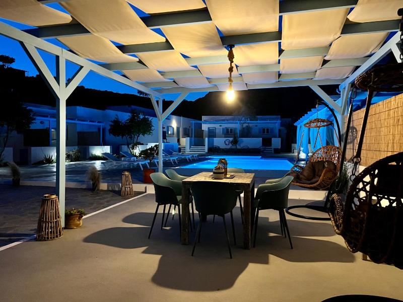 Apartment with Pool View  image 4