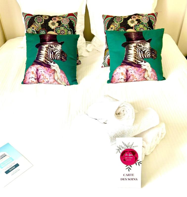 Double Room with 1 Double Bed image 1