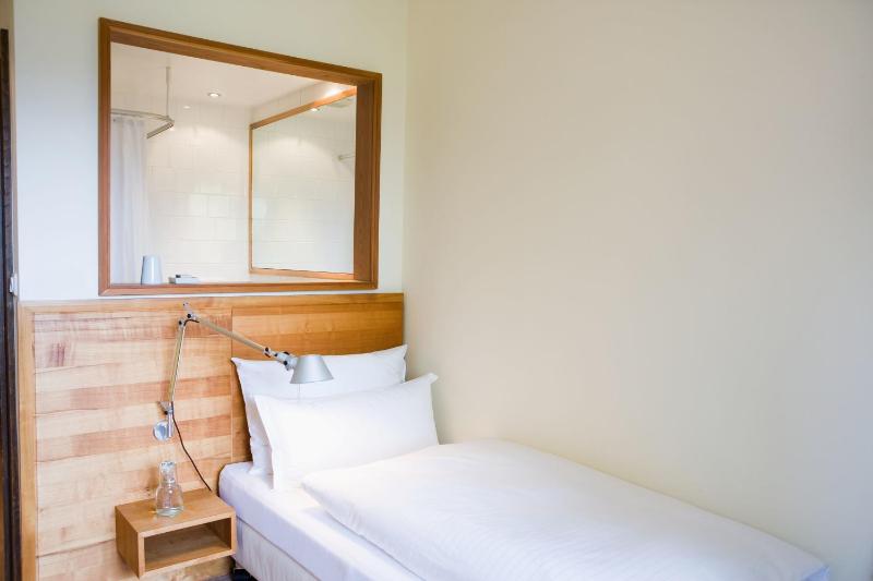 Single Room image 4