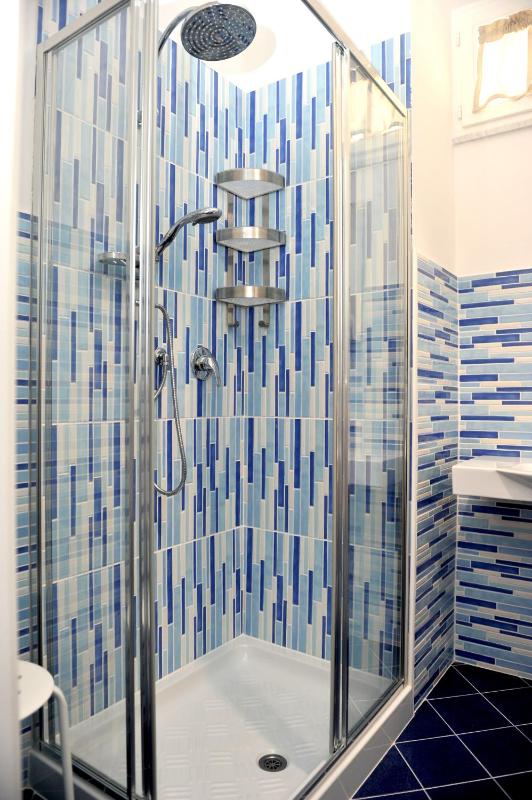 Economy Double Room image 3