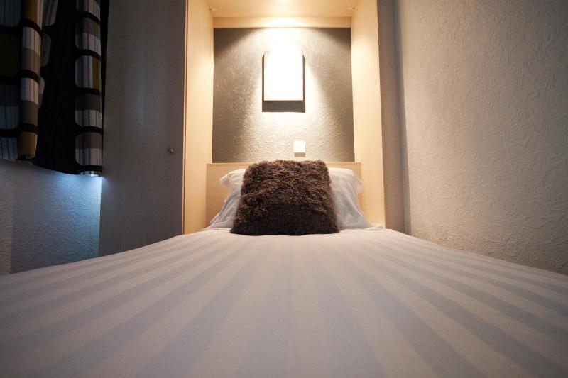 Single Room image 3
