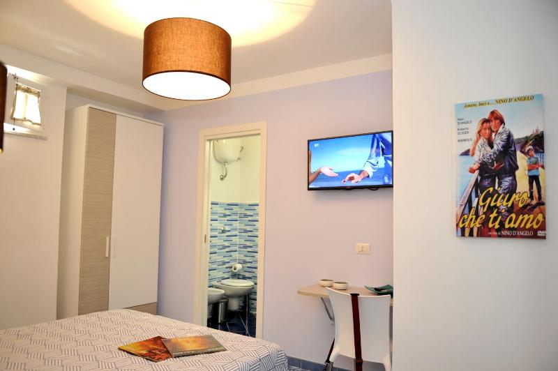 Economy Double Room image 4