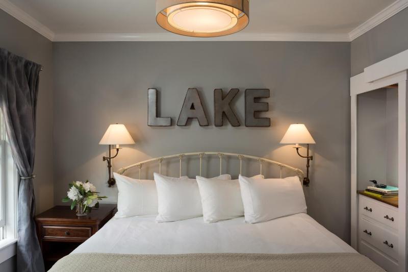 King Room image 3