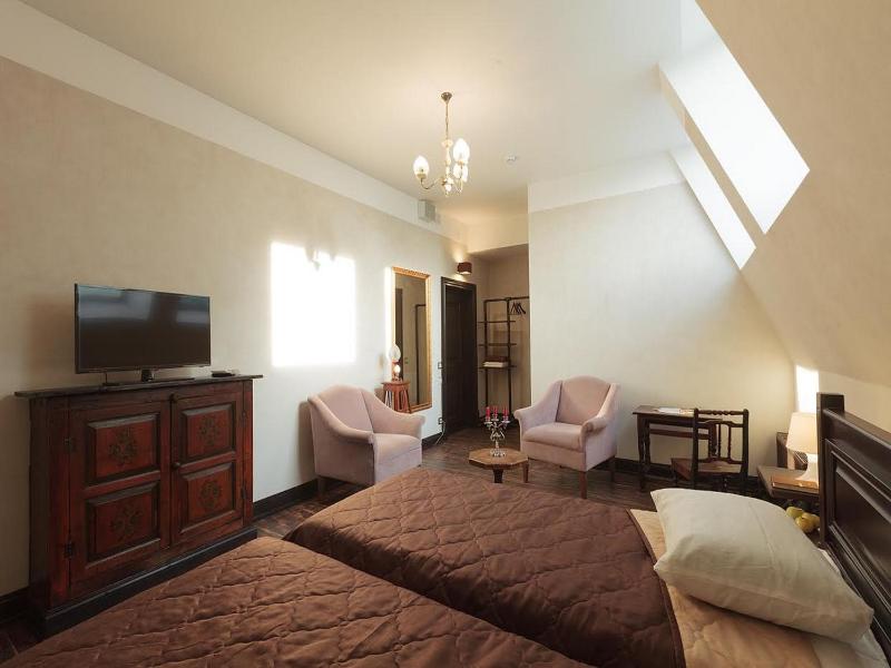 Standard Twin Room image 1