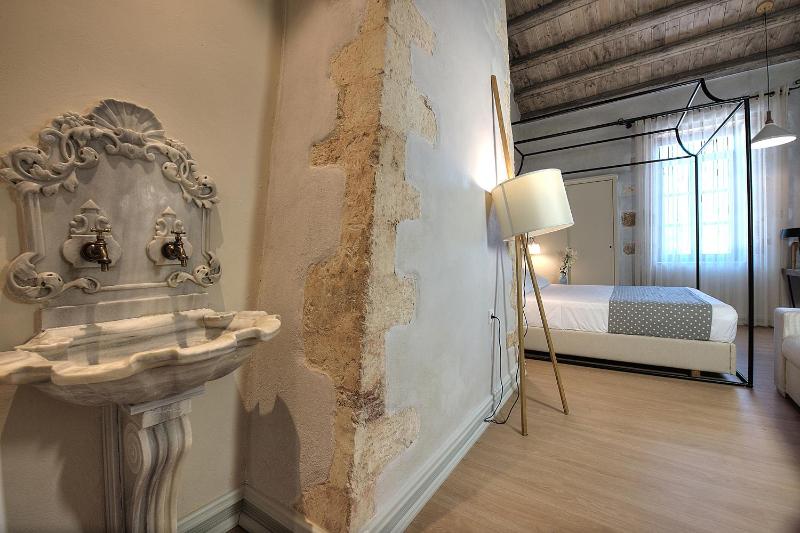 Classic Room image 2