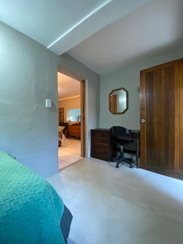 Comfortable 2-bedroom apartment - image 2
