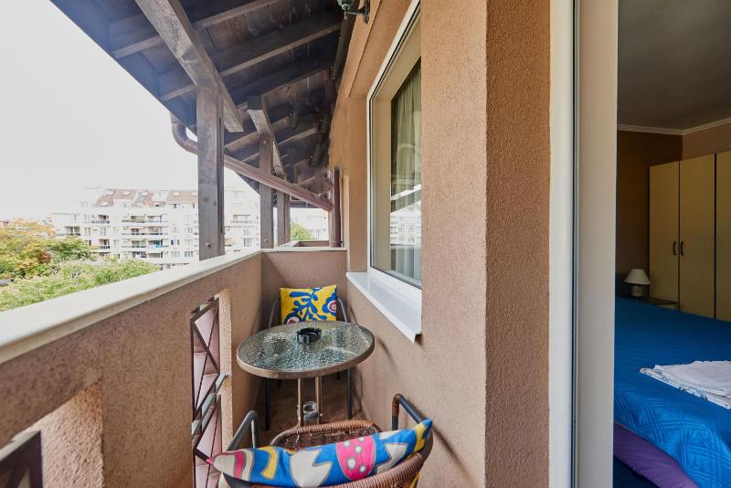 Superior Double Room with Balcony image 4