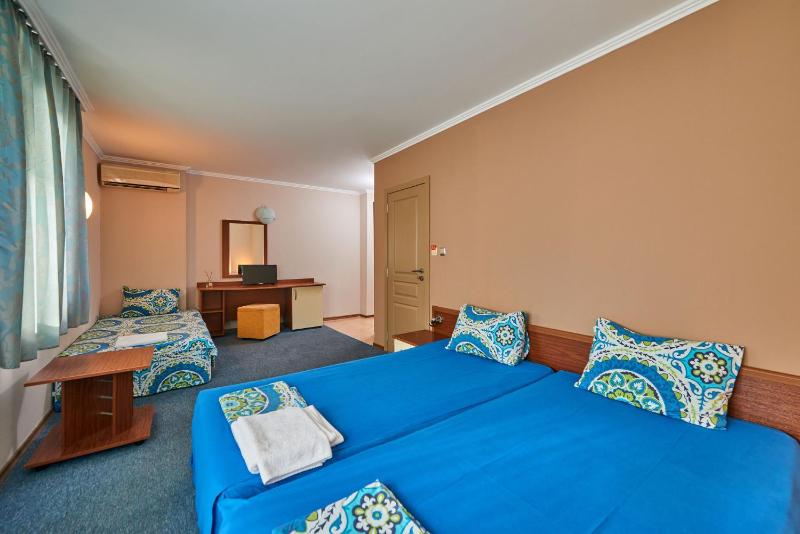 Comfort Triple Room image 1