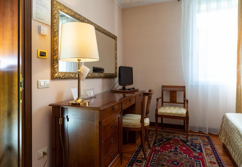 Double or Twin Room image 2