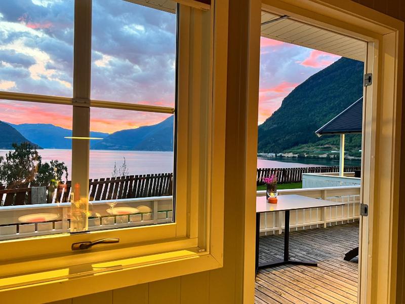 Deluxe Bungalow with Sea View image 4