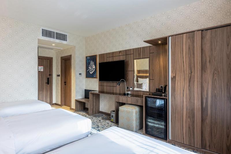Standard Triple Room image 3