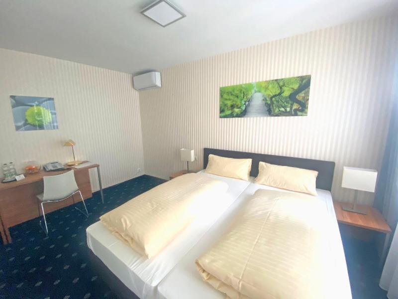 Standard Double Room with air conditioning image 2