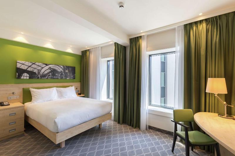 Queen Room image 1