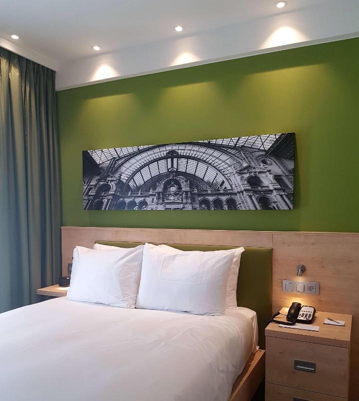 King Room - Mobility Accessible  image 3