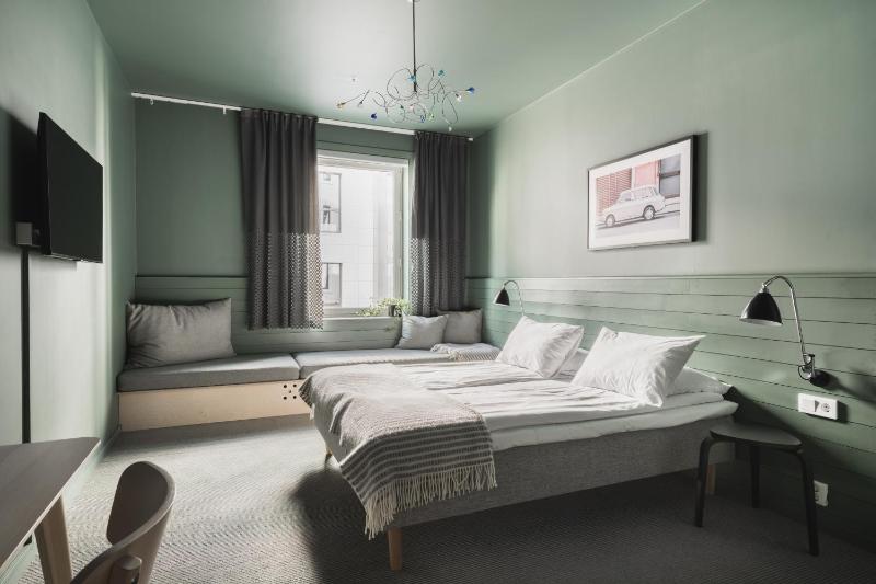 Standard Twin Room image 1