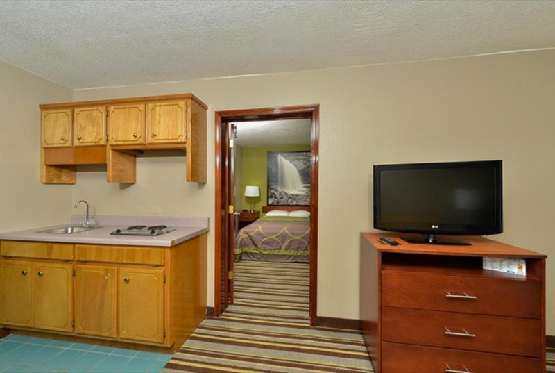 One-Bedroom King Suite - Non-Smoking image 4
