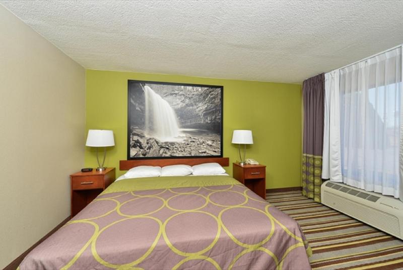 One-Bedroom King Suite - Non-Smoking image 3