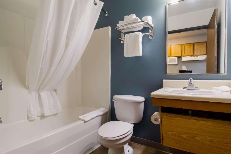 Double Room with Two Double Beds - Non-Smoking image 3