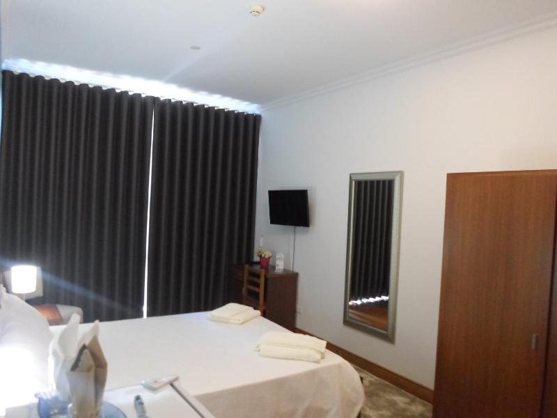 Double Room image 3