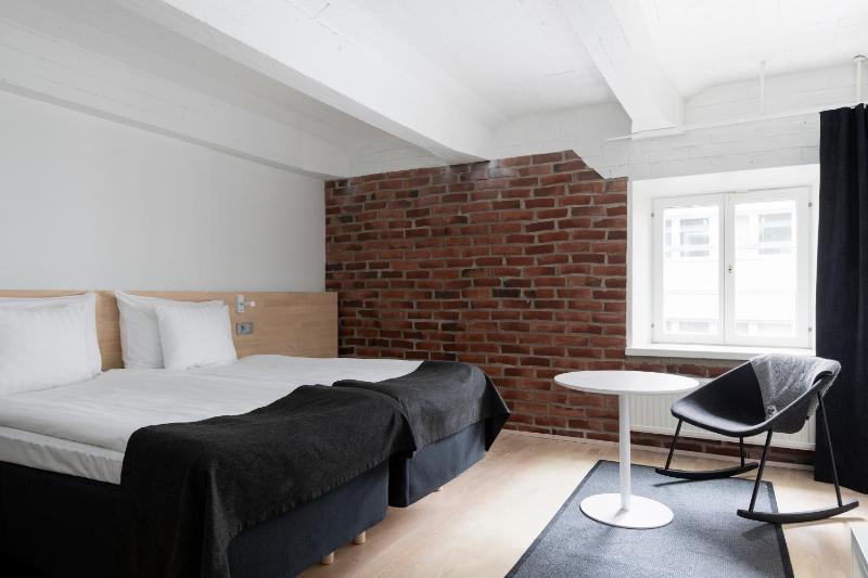 Standard Twin Room with Extra Bed image 3