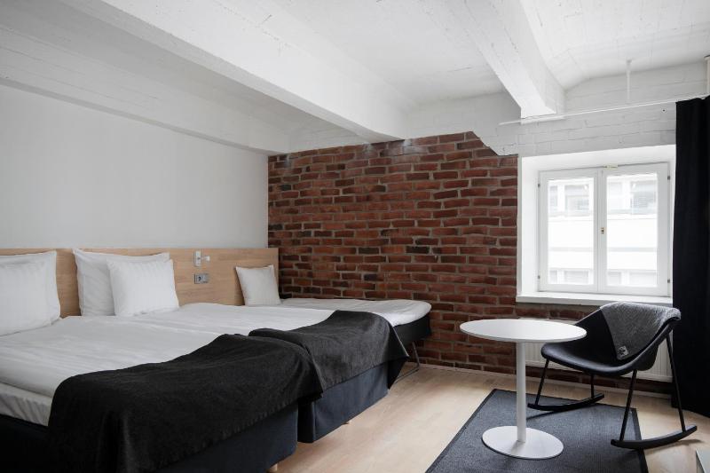 Standard Twin Room with Extra Bed image 1