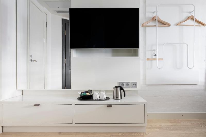 Standard King Room image 4
