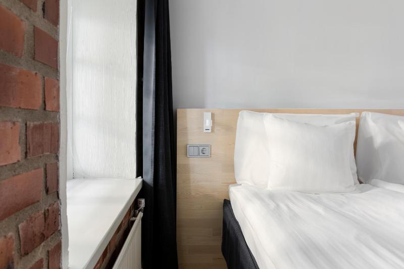 Standard King Room image 2
