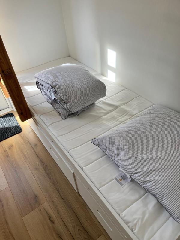 Economy Twin Room image 1