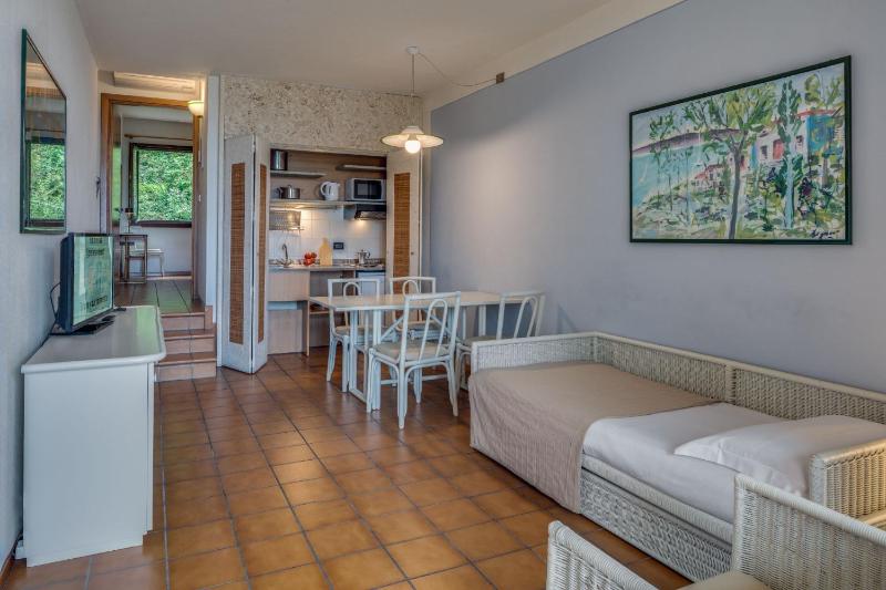 One-Bedroom Apartment with Lake View image 4