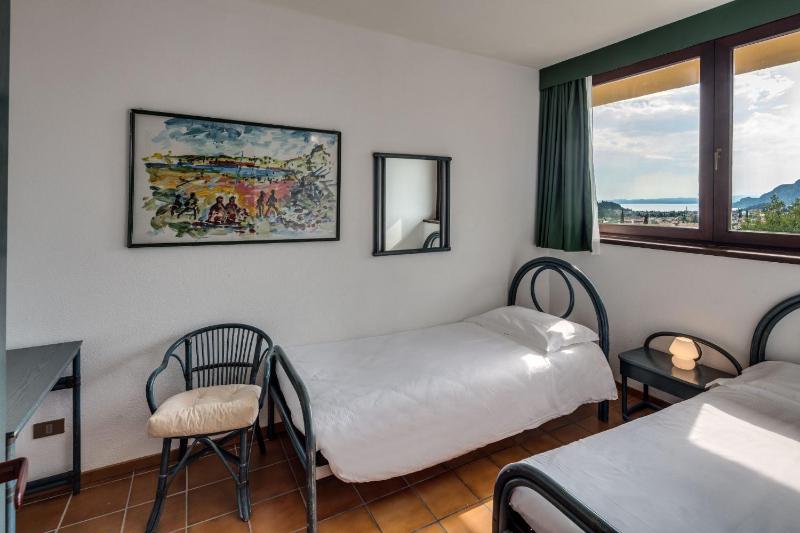 Two-Bedroom Apartment with Lake View image 4
