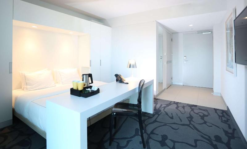 Art Double Room image 4