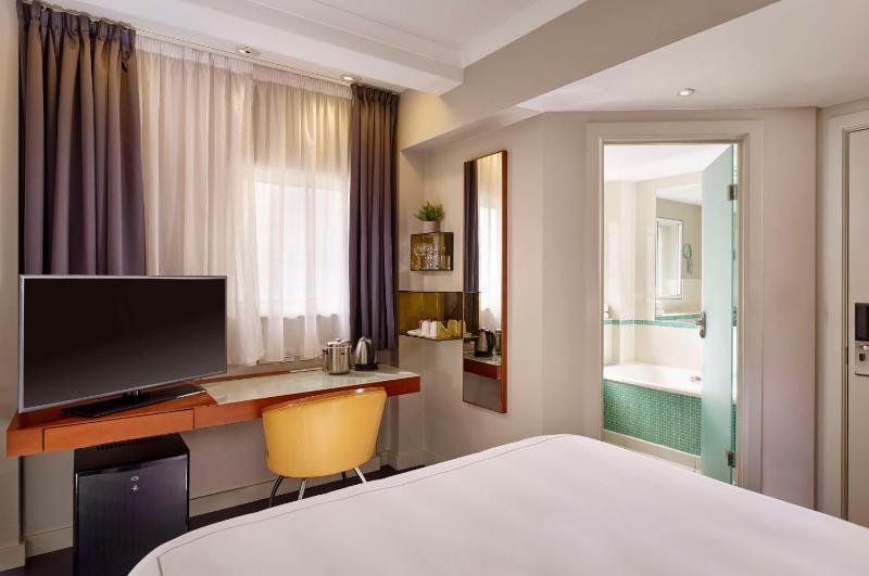 Superior Double Room image 3