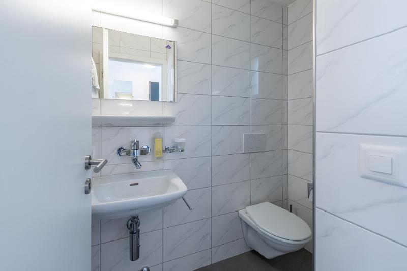 Single Room image 4