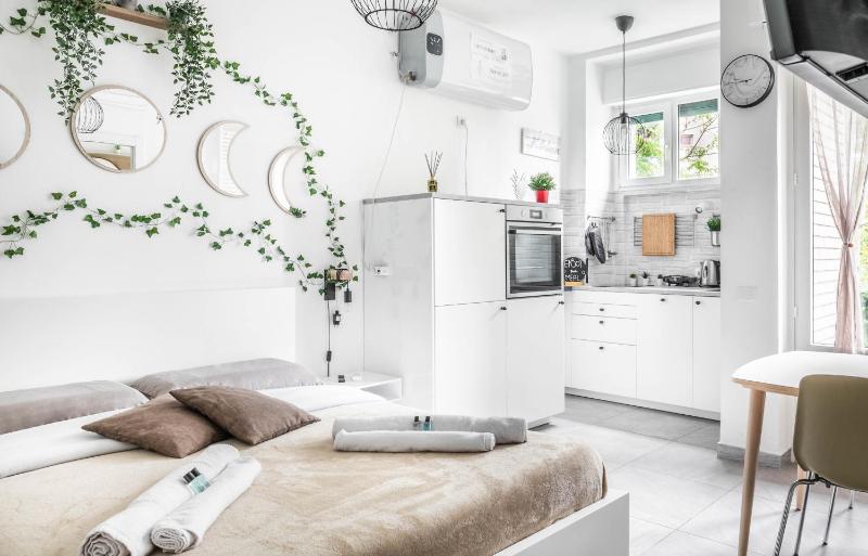 [Eden House SanSiro-Duomo] Netflix & Design Images