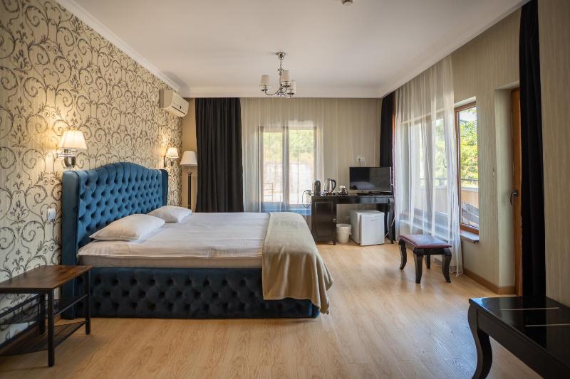 Superior Double Room with Balcony image 1