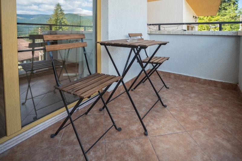 Apartment with Mountain View image 2