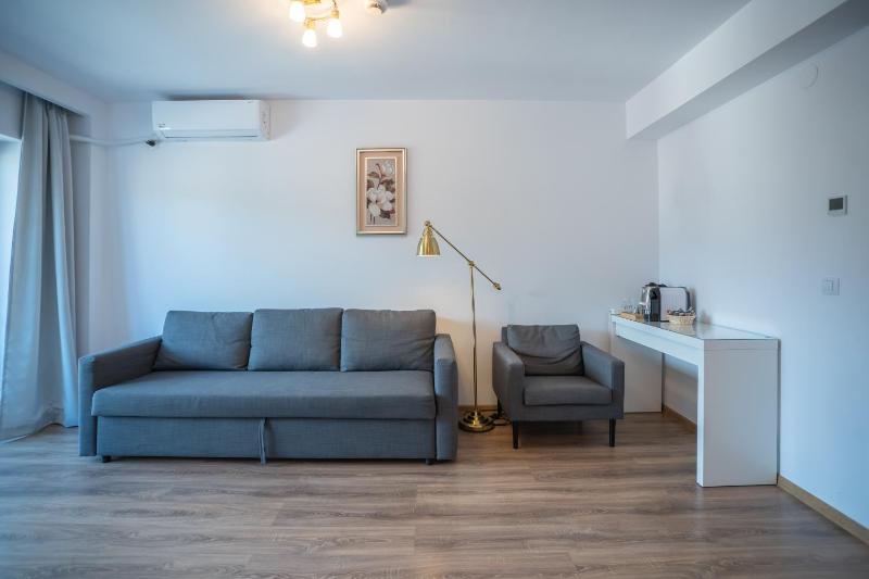 Apartment with Mountain View image 1