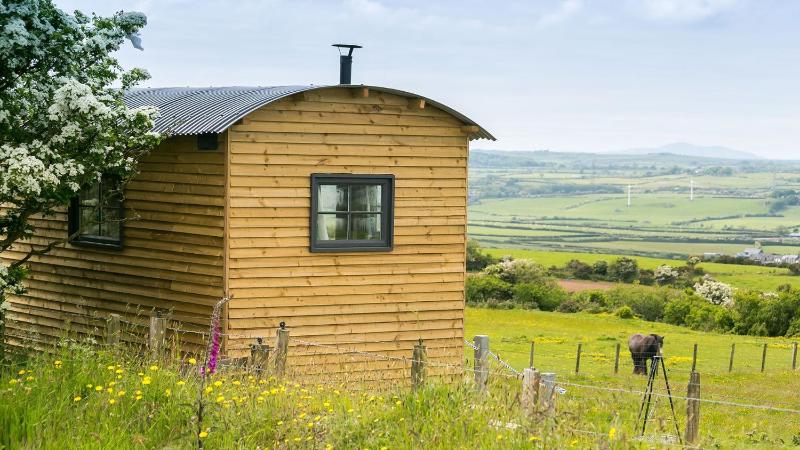 Ynys Hideout Images